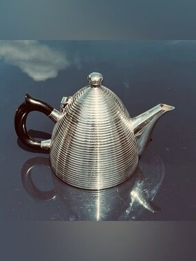 MCM beehive design teapot ๐ซ